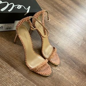 Brand new banana republic tan/brown heels